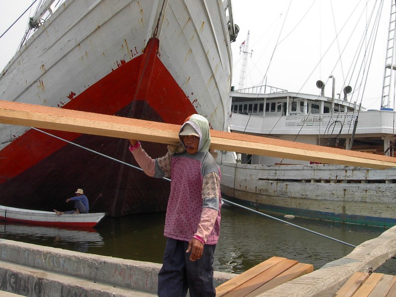 Ve starém přístavu Sunda Kelapa v Jakartě.