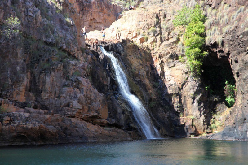 Přírodní bazén a vodopád Barramundi Gorge (Maguk).