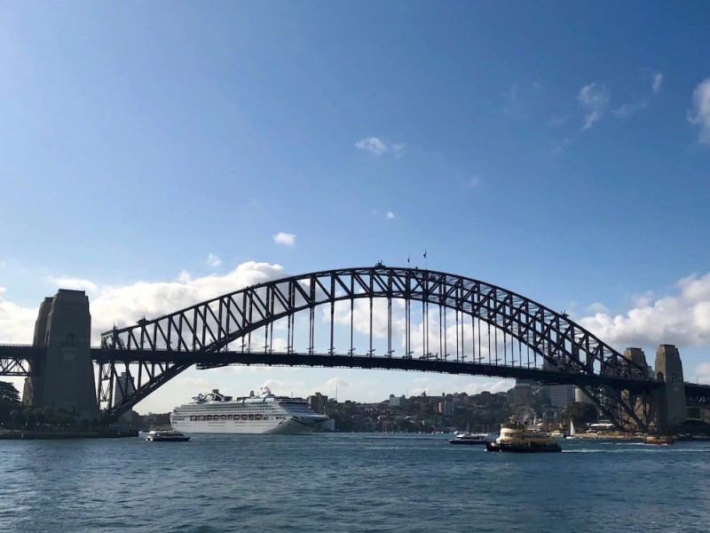 Harbour Bridge s lodí.