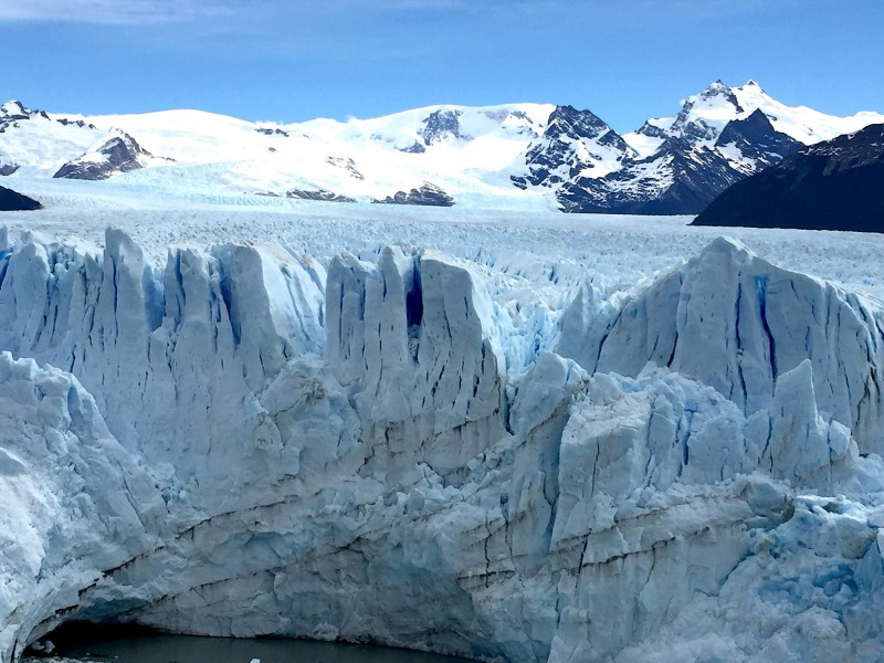 Ledovec Perito Moreno nad jezerem Lago Argentino.