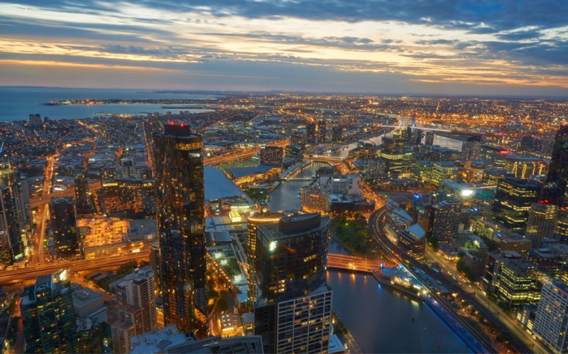 Pohled na město z vyhlídky Melbourne Skydeck. 