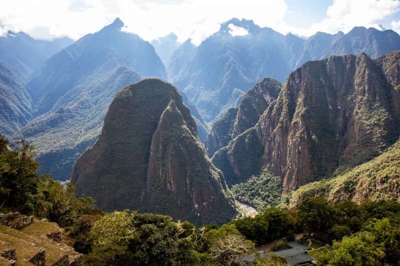 Pohled z Machu Picchu do údolí.