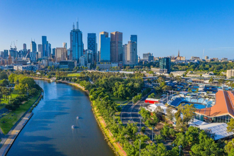  Řeka Yarra tekoucí městem Melbourne.