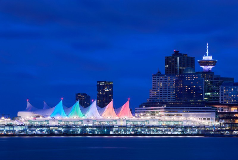 Canada Place v noci.