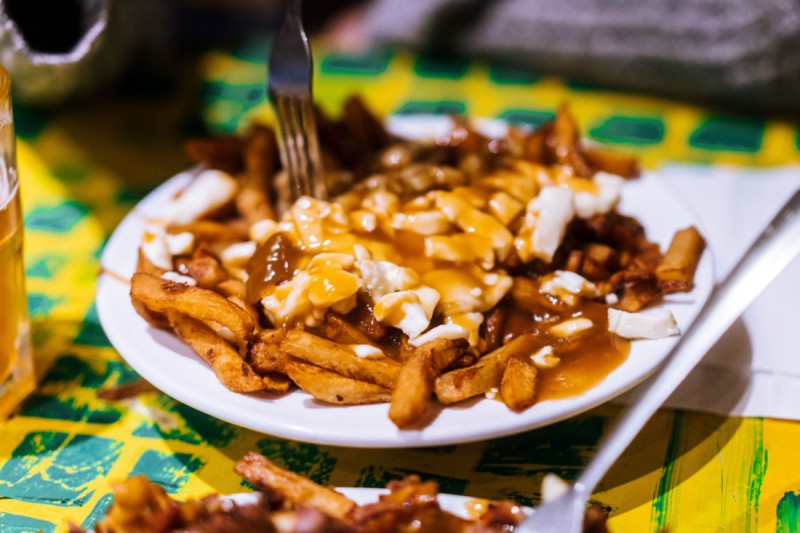 Hranolky poutine.