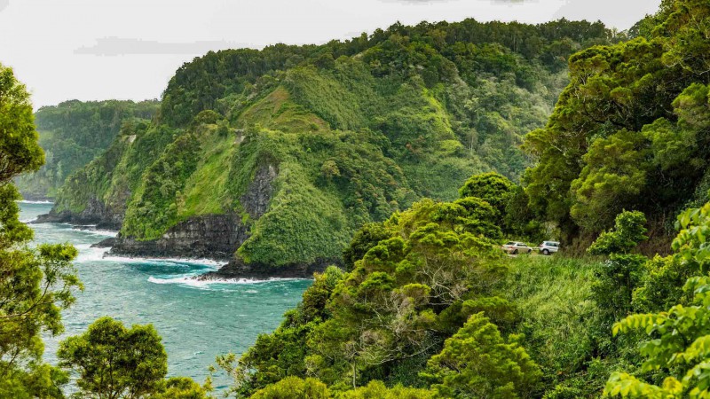 Maui – Road to Hana nebo cesta deštným pralesem s více než 600 zatáčkami a 42 mosty