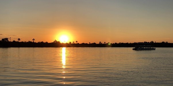 Západ slunce - plavba po řece Zambezi 