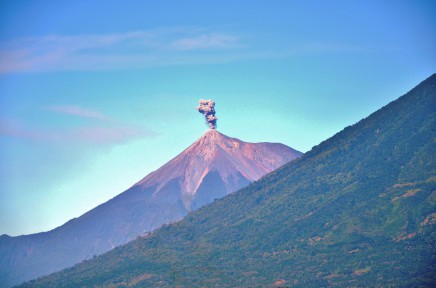 Sopka nad městem Antigua 